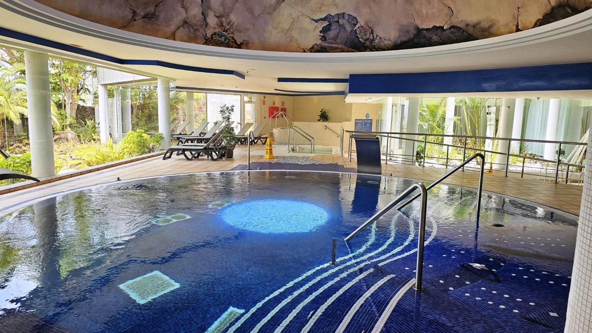 Blue Bay Paradise - Beach Front Apartment With Sea View بلايا بارايسو المظهر الخارجي الصورة