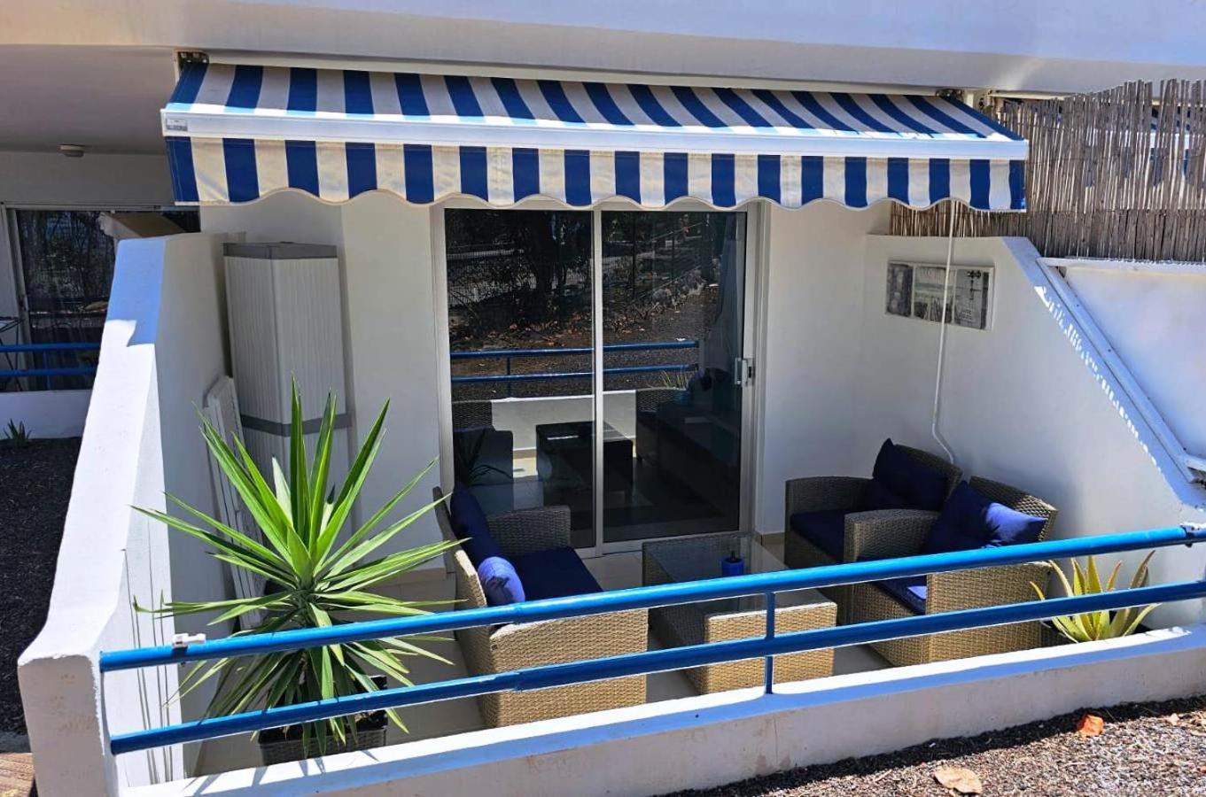 Blue Bay Paradise - Beach Front Apartment With Sea View بلايا بارايسو المظهر الخارجي الصورة