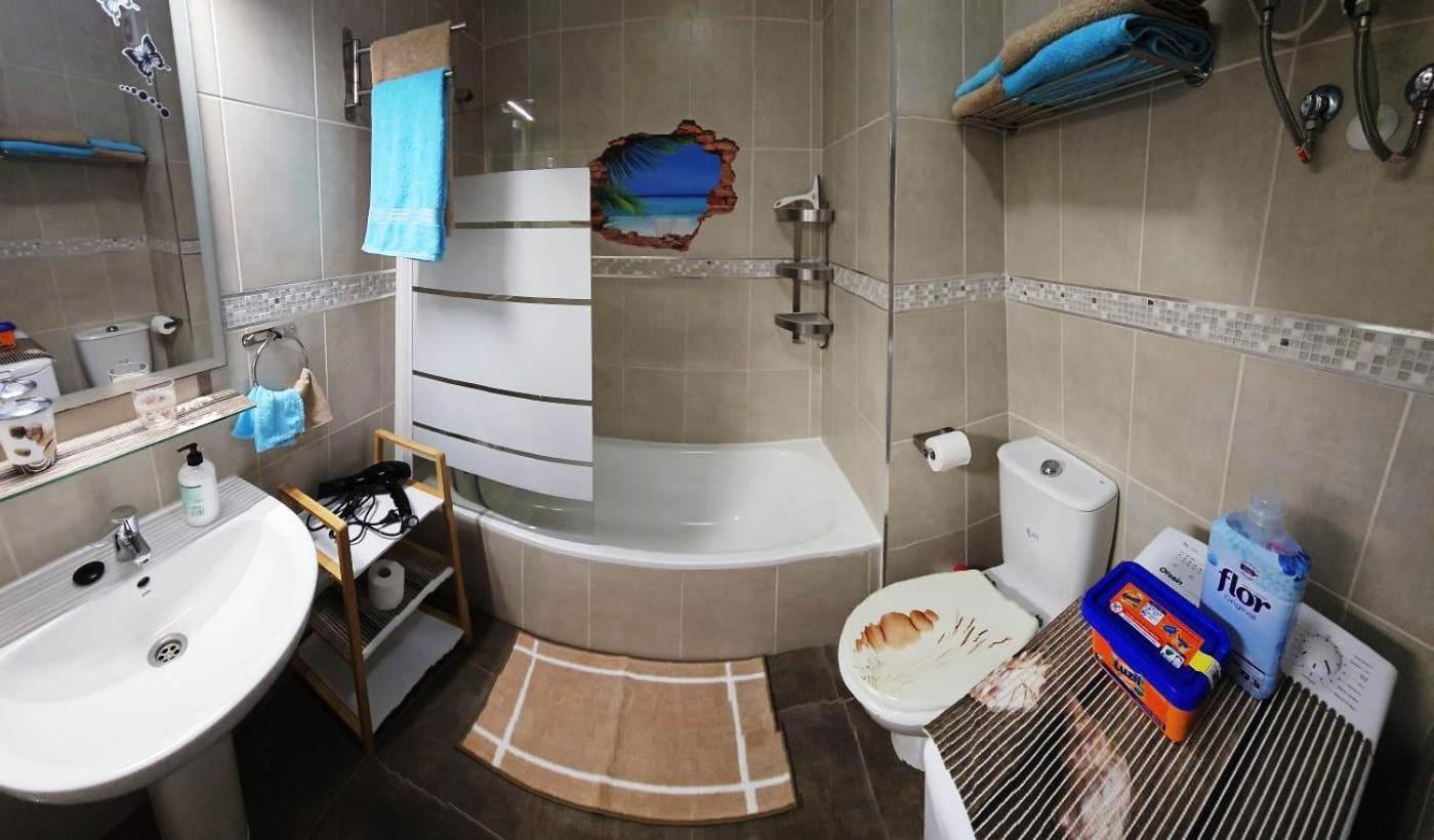 Blue Bay Paradise - Beach Front Apartment With Sea View بلايا بارايسو المظهر الخارجي الصورة