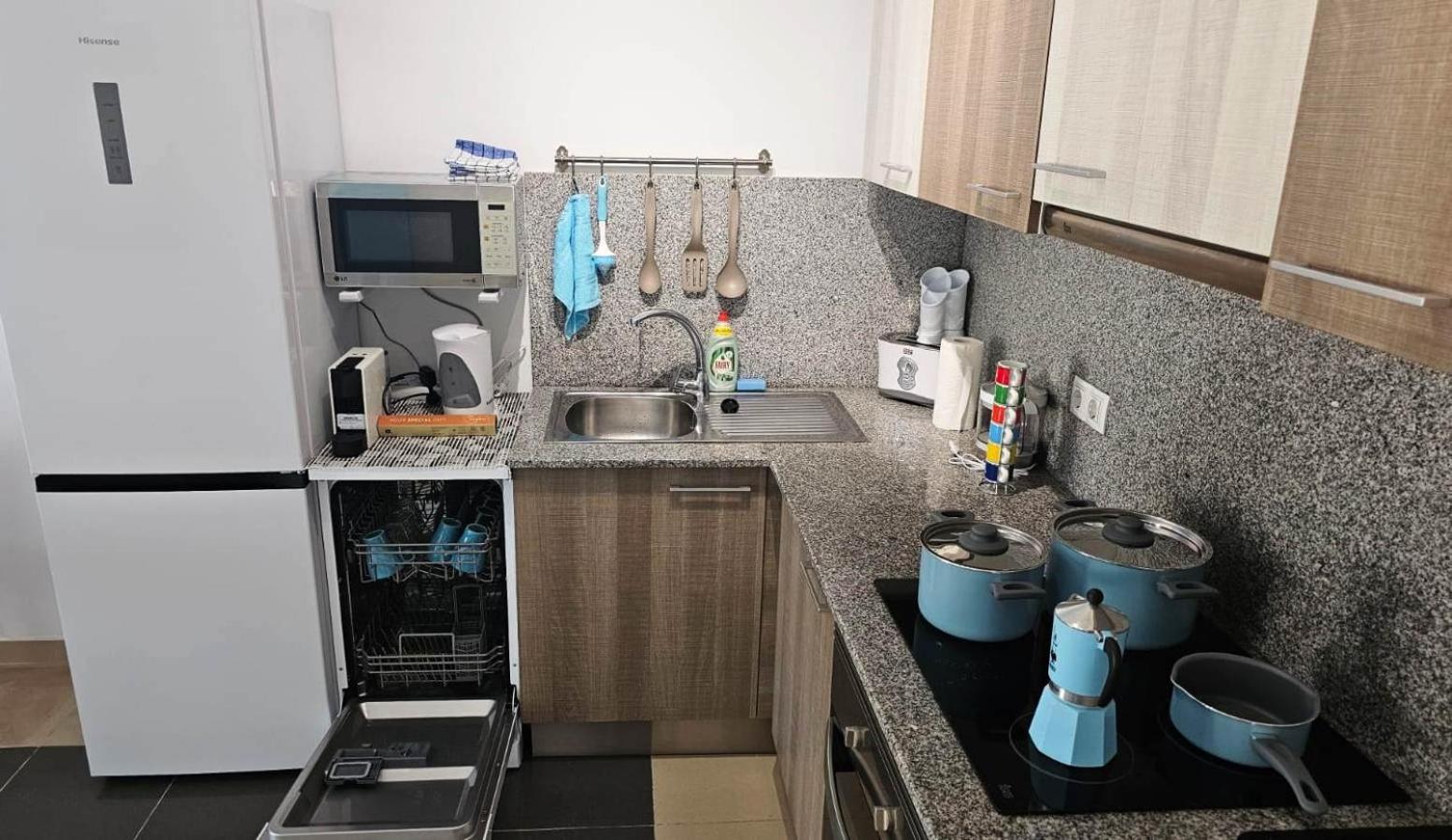 Blue Bay Paradise - Beach Front Apartment With Sea View بلايا بارايسو المظهر الخارجي الصورة